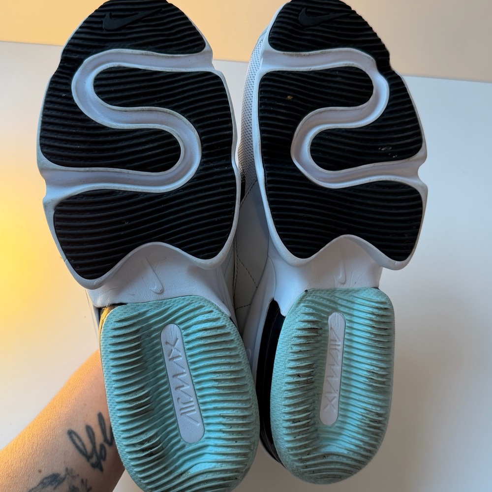 NEW Nike Air Max Infinity - Size women’s 8 - Picture 6 of 9